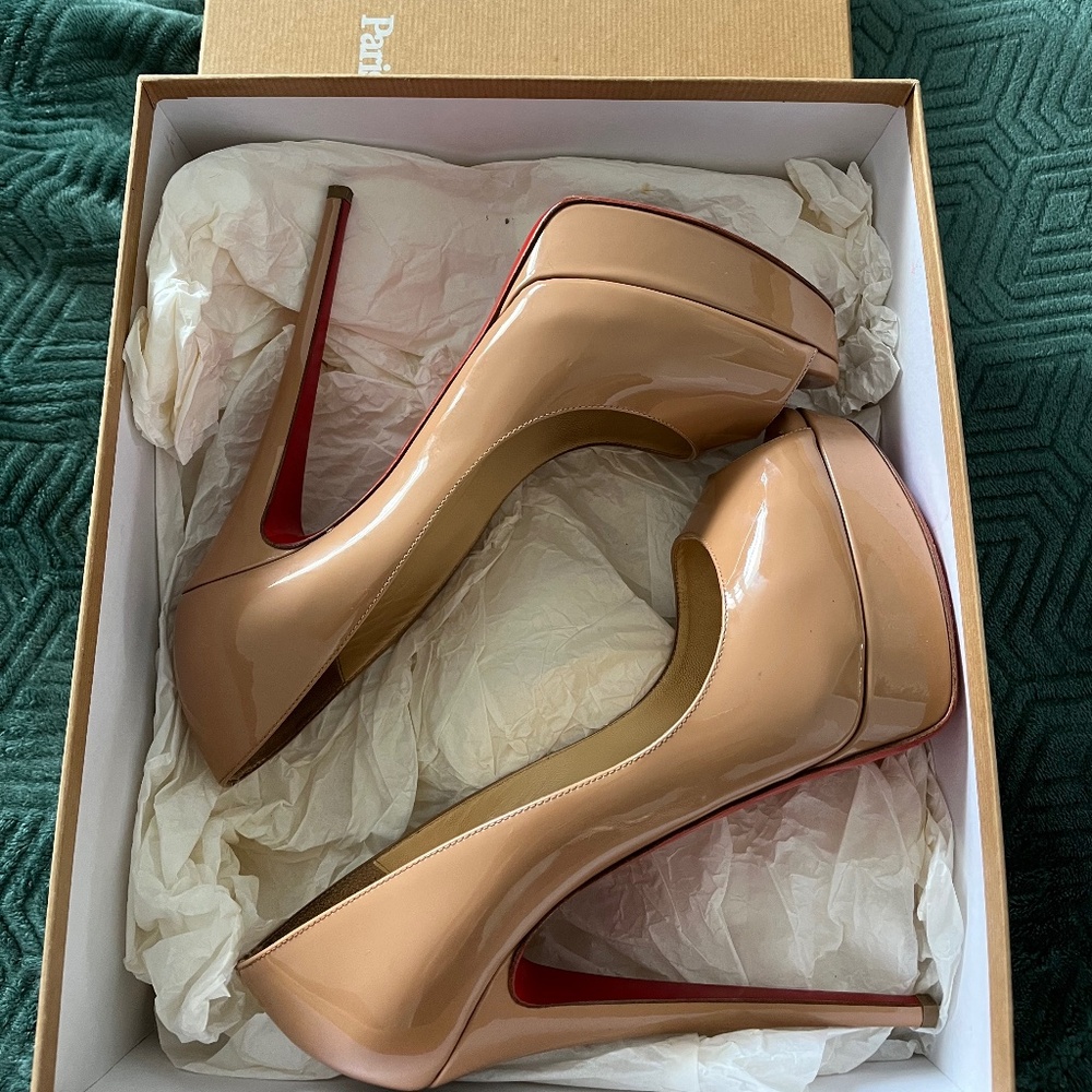 Patent Christian’s Louboutin Lady Peep size 40